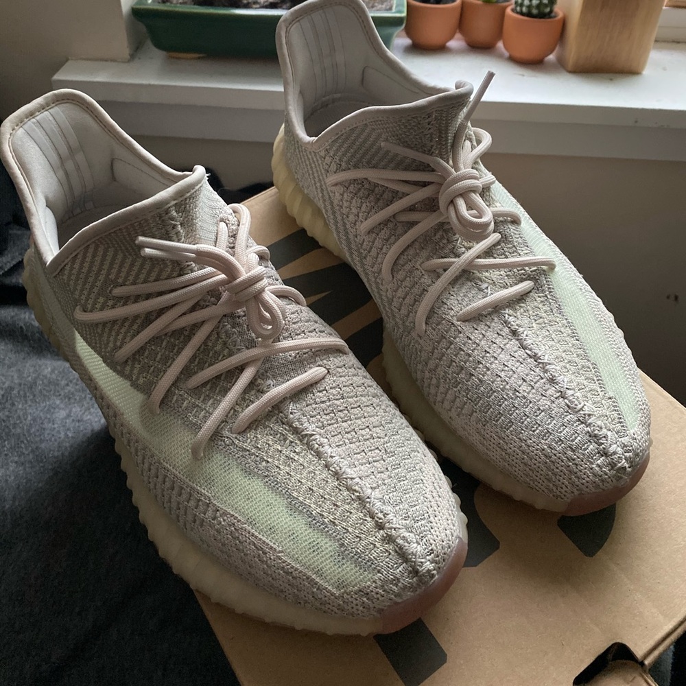YEEZYS CRITIN ( NON REFLECTIVE )